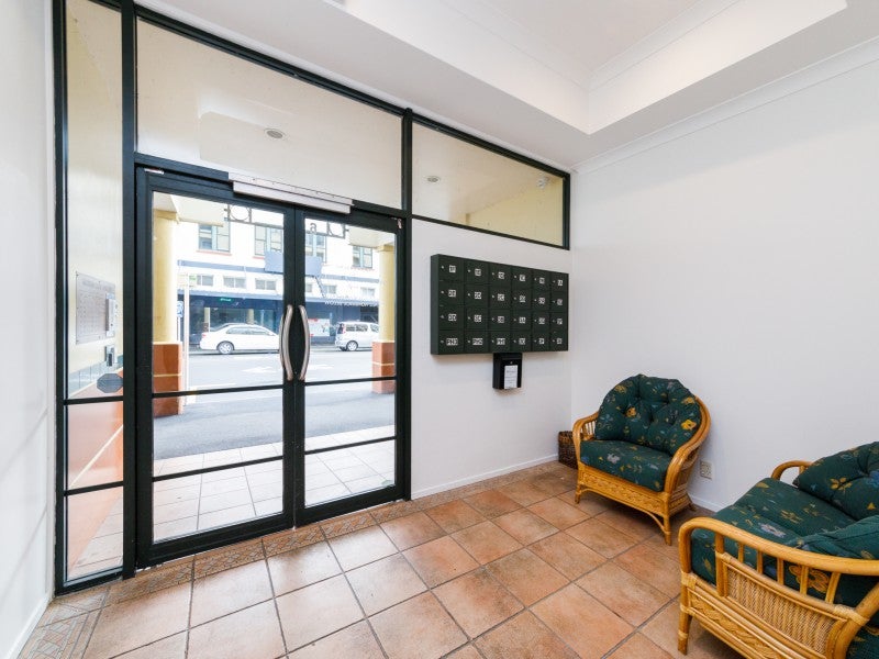 1/6F Queen Street, Palmerston North, Palmerston North - Carousel 19