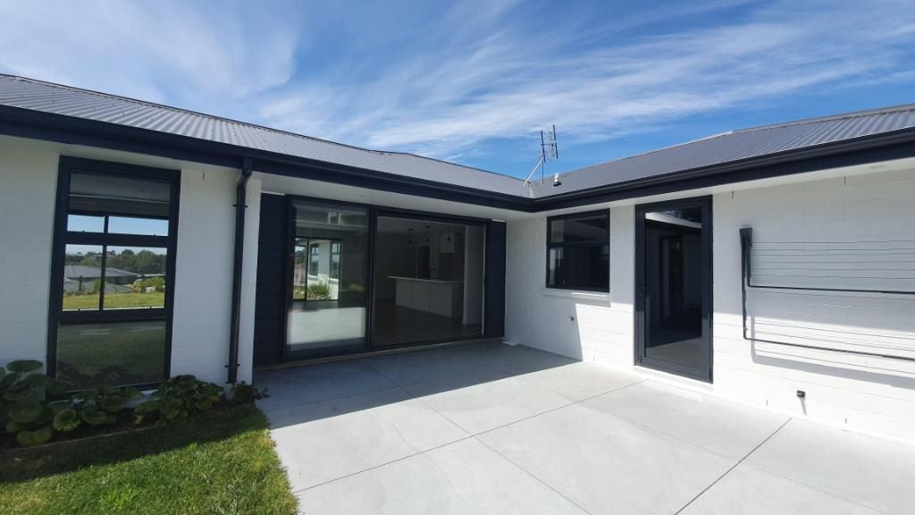 2 Western Rise, Hurworth, New Plymouth - Carousel 11