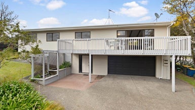 3 Raphael Place, West Harbour, Auckland - Carousel 1