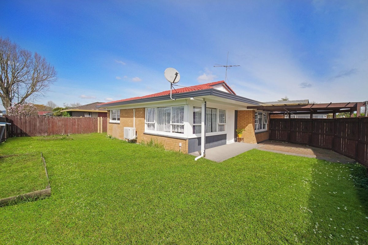 1/37 South Lynn Road, Titirangi, Auckland - Carousel 1