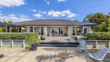 7 Intrepid Crescent, Beachlands, Auckland - Carousel 1