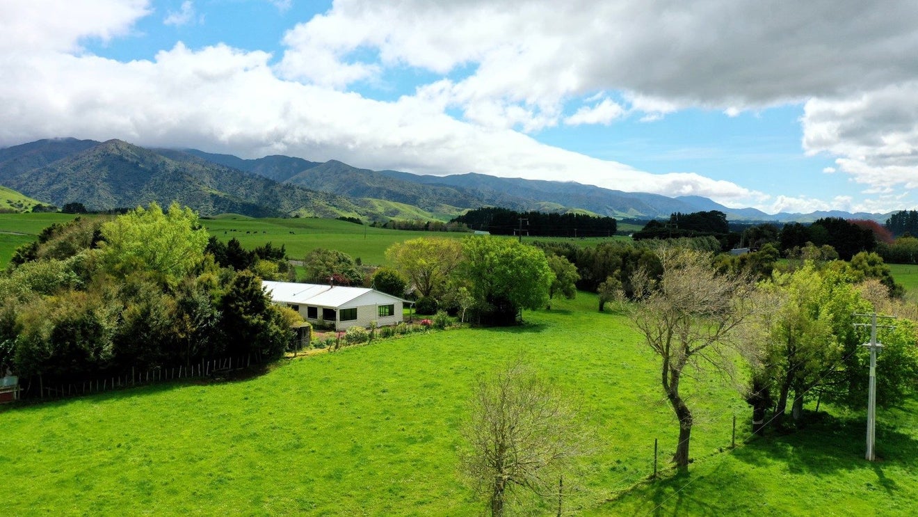 8 Long Grass Place, Hawea Flat, Lake Hawea - Carousel 1
