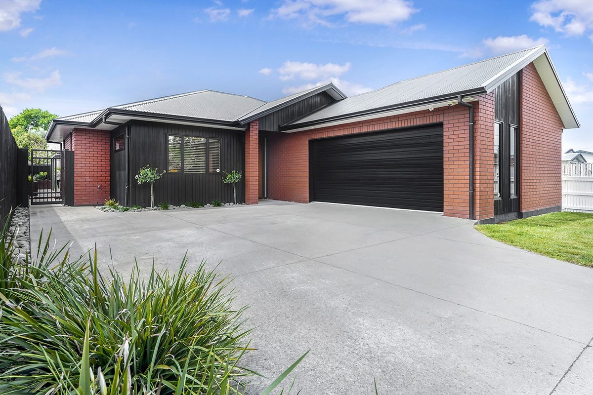 48A MacFarlane Street, Hamilton East, Hamilton - Carousel 2