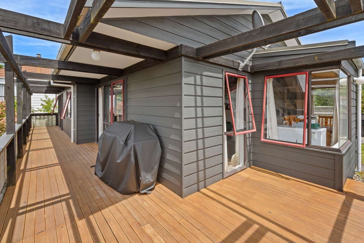 4 Underwood Way, Churton Park, Wellington - Carousel 1