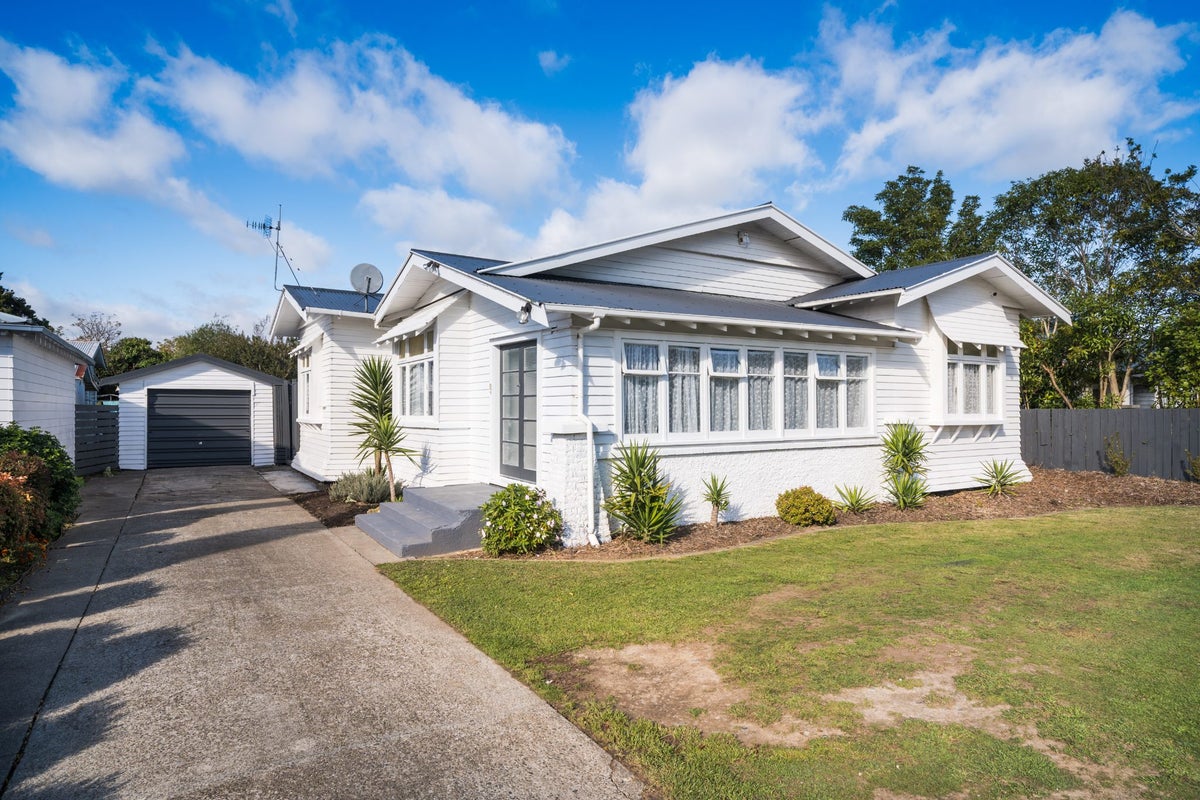 38 Argyle Avenue, Takaro, Palmerston North - Carousel 1