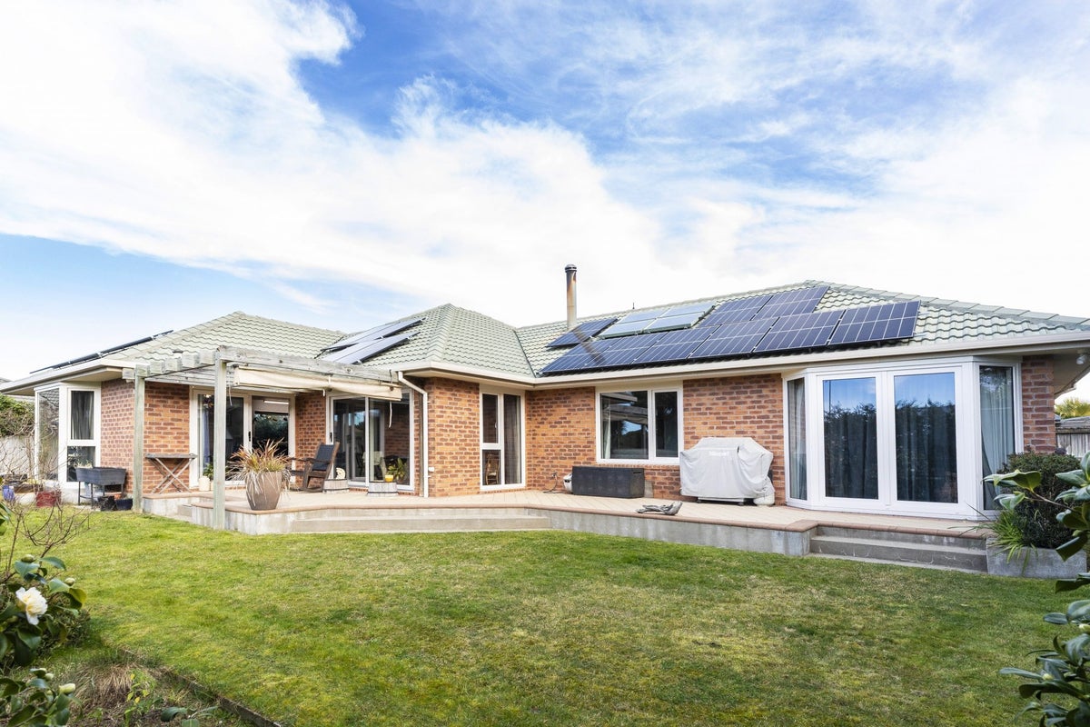 14 Eastwood Rise, Waimairi Beach, Christchurch - Carousel 2