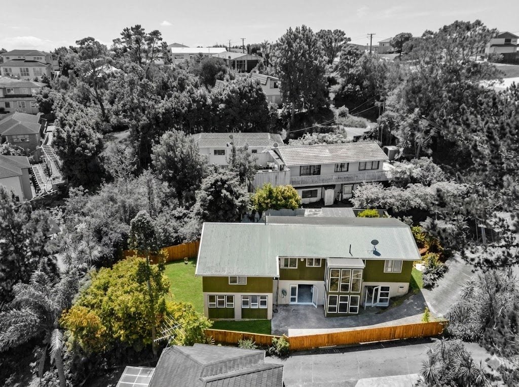 994 East Coast Road, Northcross, Auckland - Carousel 1