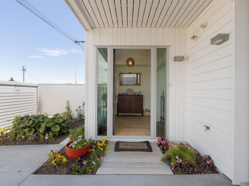 82 Meeanee Quay, Westshore, Napier - Carousel 1