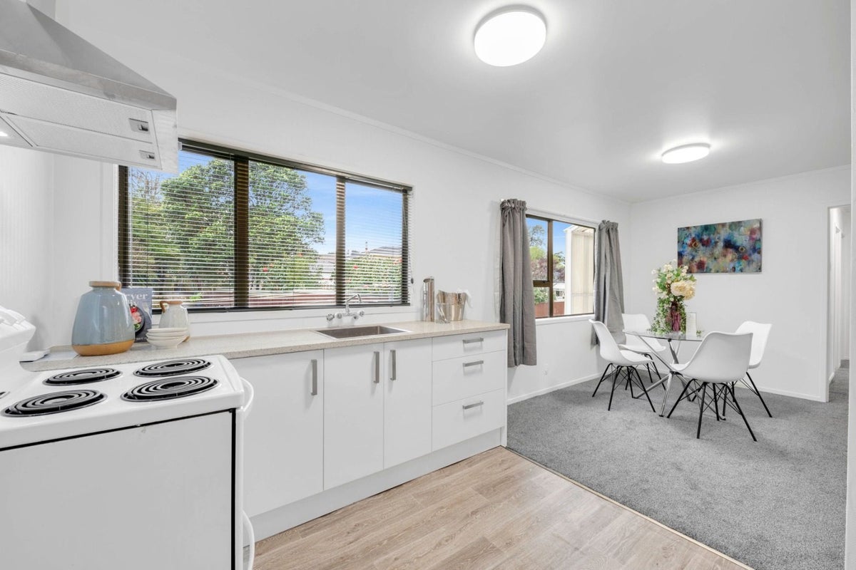 46B View Road, Henderson, Auckland - Carousel 2