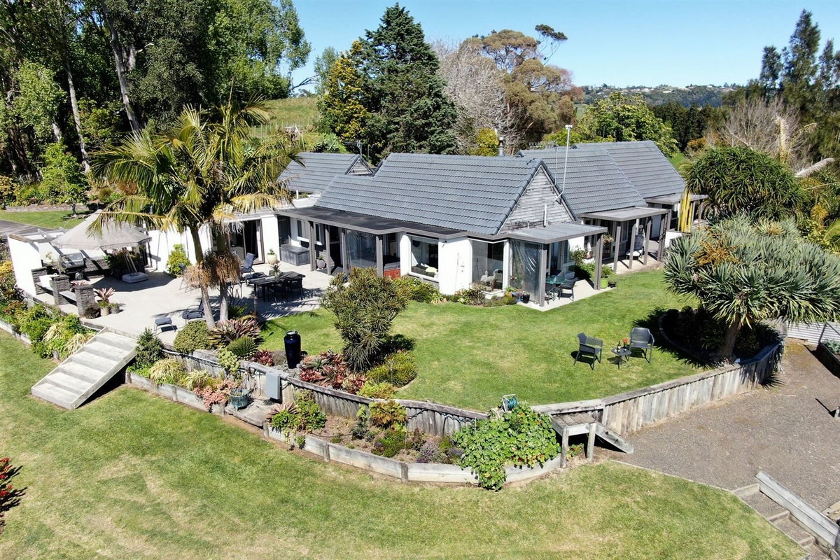 436 State Highway 2, Te Puna, Tauranga - Carousel 1
