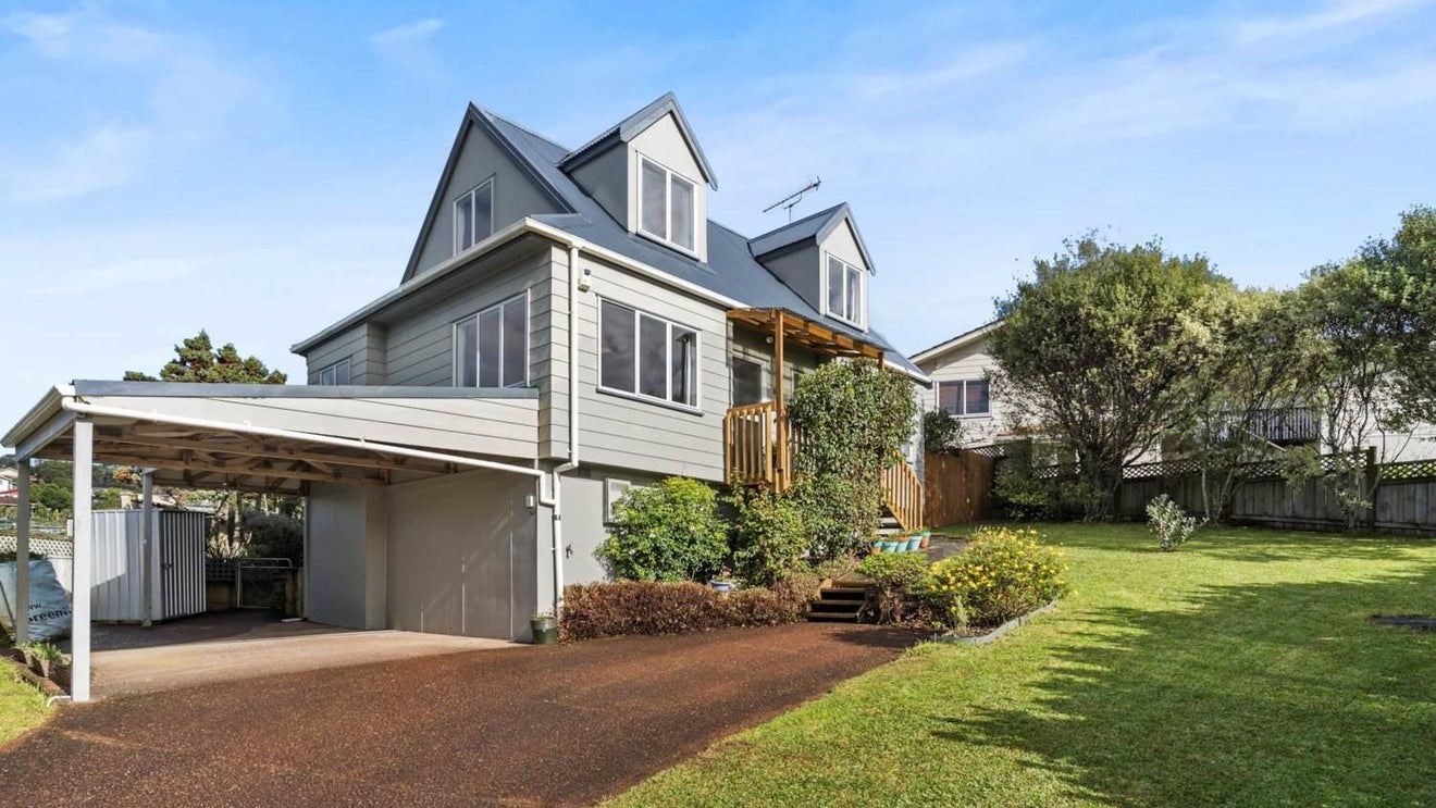 8 Tetrarch Place, Totara Vale, Auckland - Carousel 1