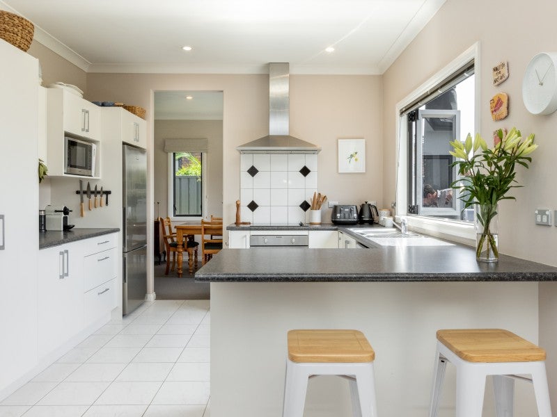4 Portland Place, Poraiti, Napier - Carousel 2