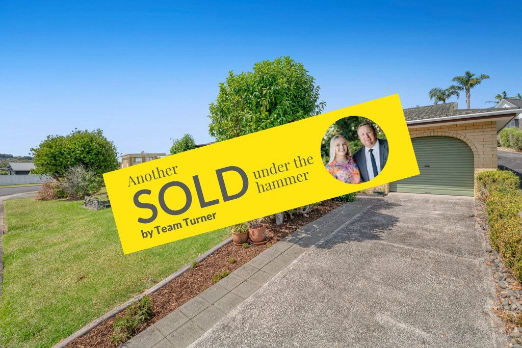 2/4 Eagle Place, Red Beach, Whangaparaoa - Carousel 1
