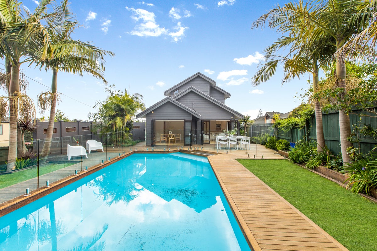 1/6 Cliff View Drive, Green Bay, Auckland - Carousel 2
