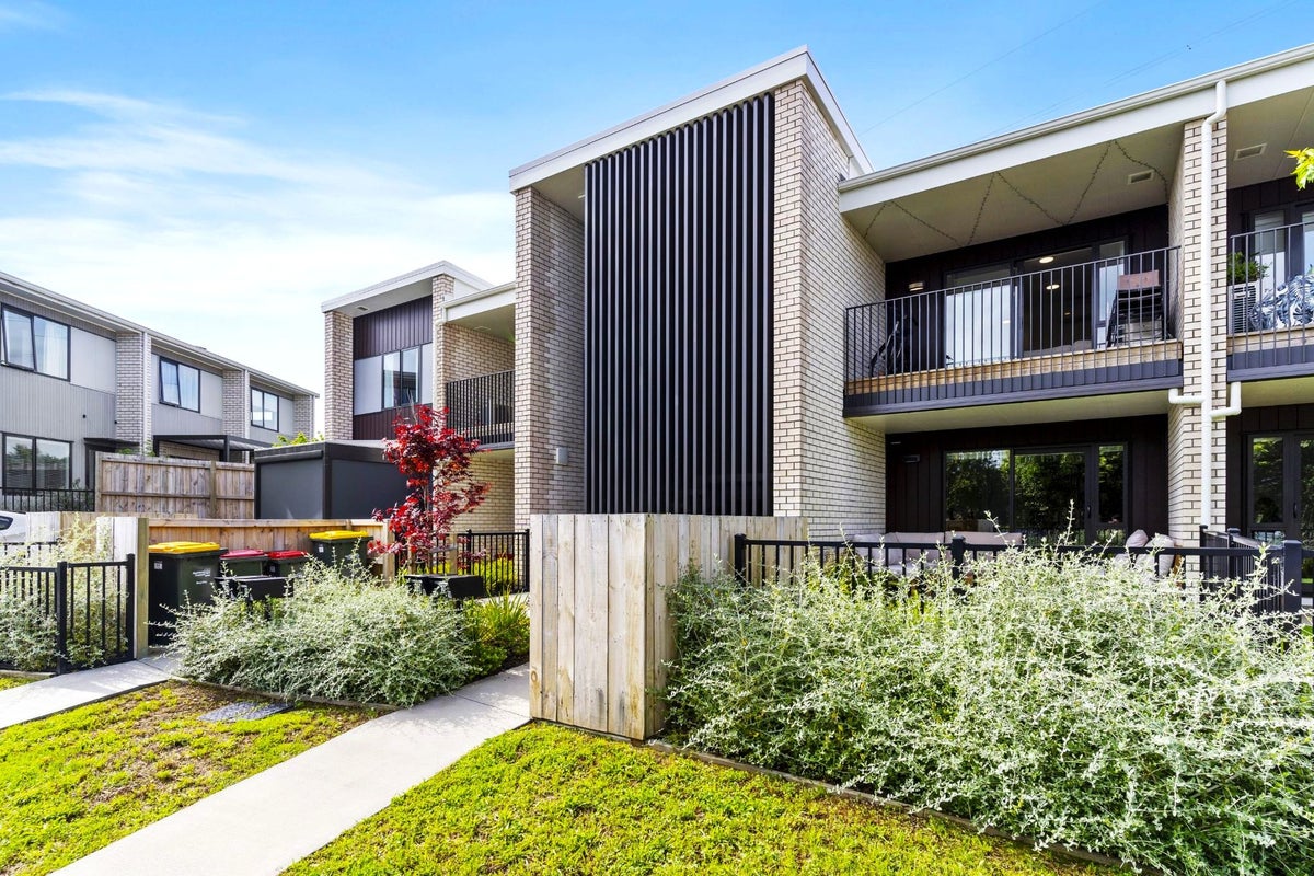 13/18 Titoki Street, Te Atatu Peninsula, Auckland - Carousel 1