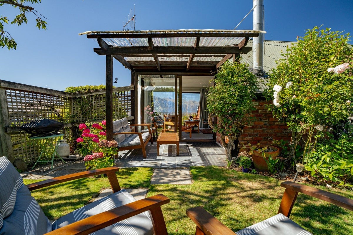7 Wynyard Crescent, Fernhill, Queenstown - Carousel 2