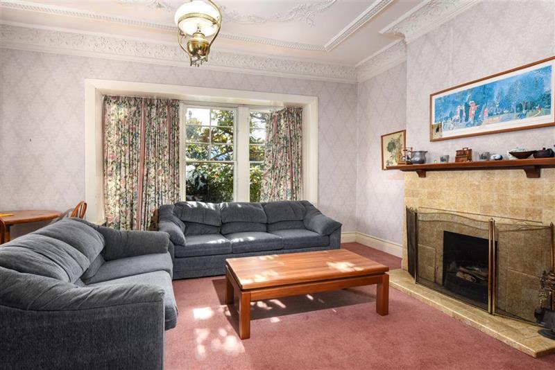 17 Lynwood Avenue, Maori Hill, Dunedin - Carousel 2