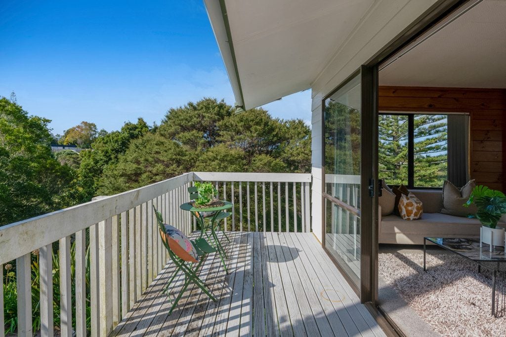 16 Noeleen Street, Glenfield, Auckland - Carousel 14