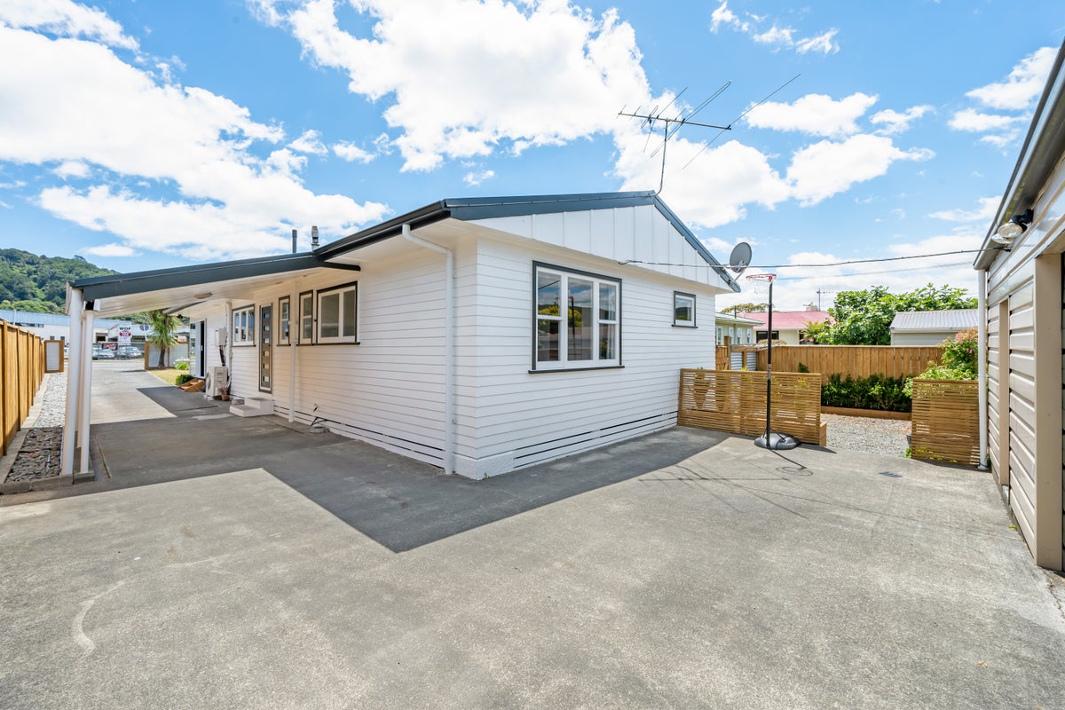 8 Parkway, Wainuiomata, Lower Hutt - Carousel 24