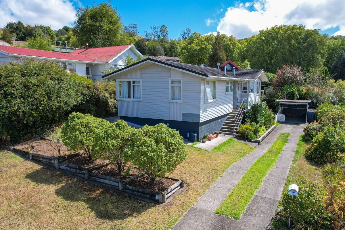 52 Hospital Road, Te Kuiti - Carousel 1