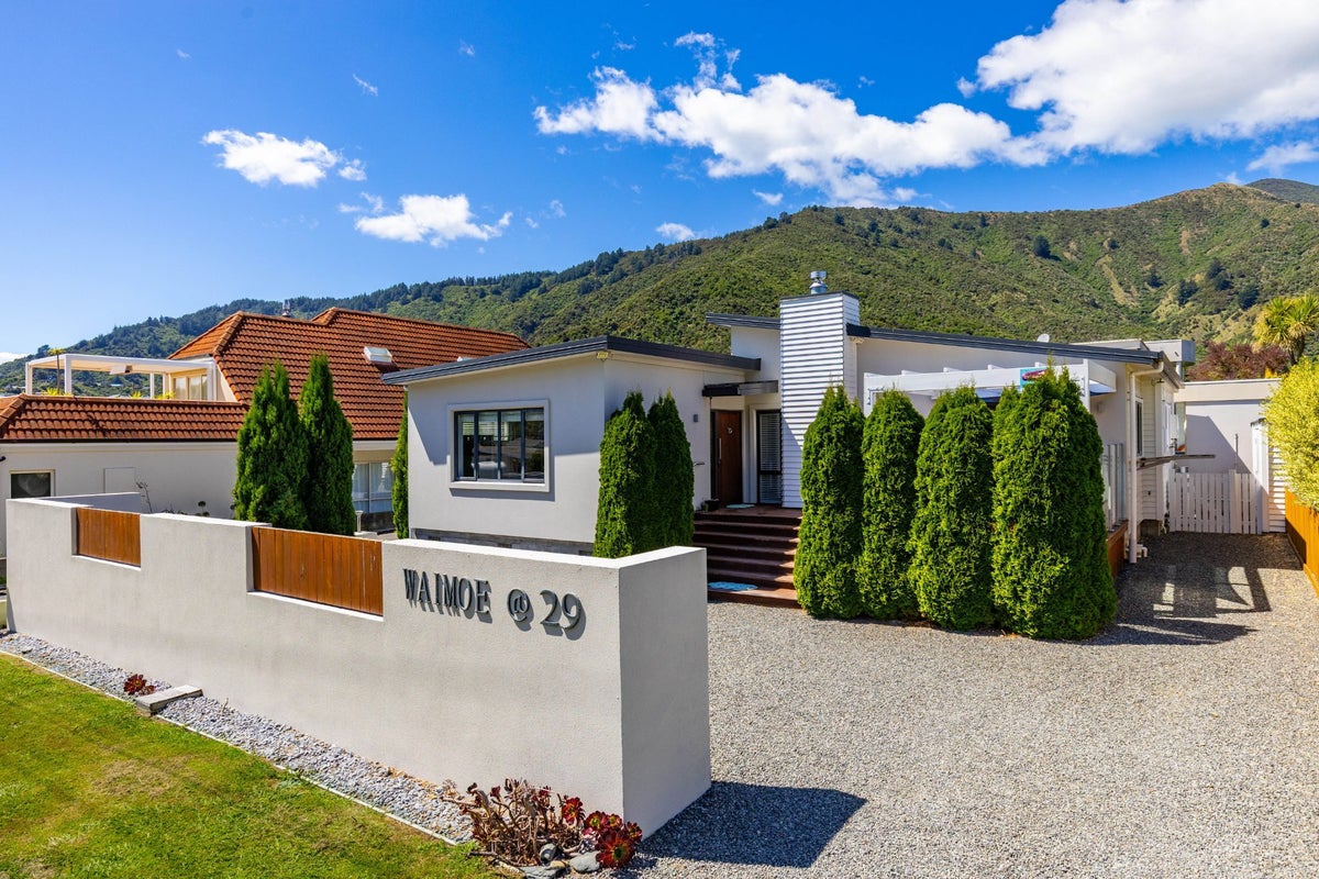 29 Beach Road, Waikawa, Picton - Carousel 2