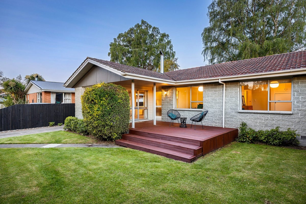 42 Palatine Terrace, Saint Martins, Christchurch - Carousel 1
