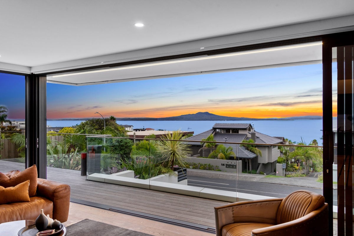 15 Marama Street, Castor Bay, Auckland - Carousel 2
