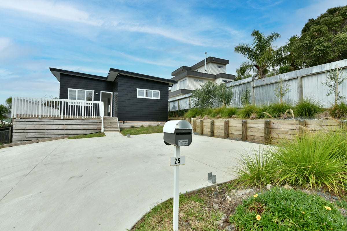 25 D'Oyly Drive, Stanmore Bay, Whangaparaoa - Carousel 1