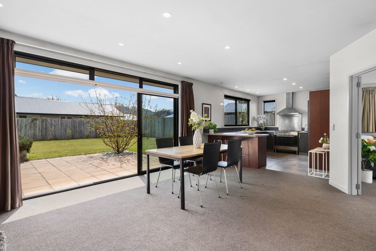23 Lochnagar Drive, Lake Hayes, Queenstown - Carousel 1