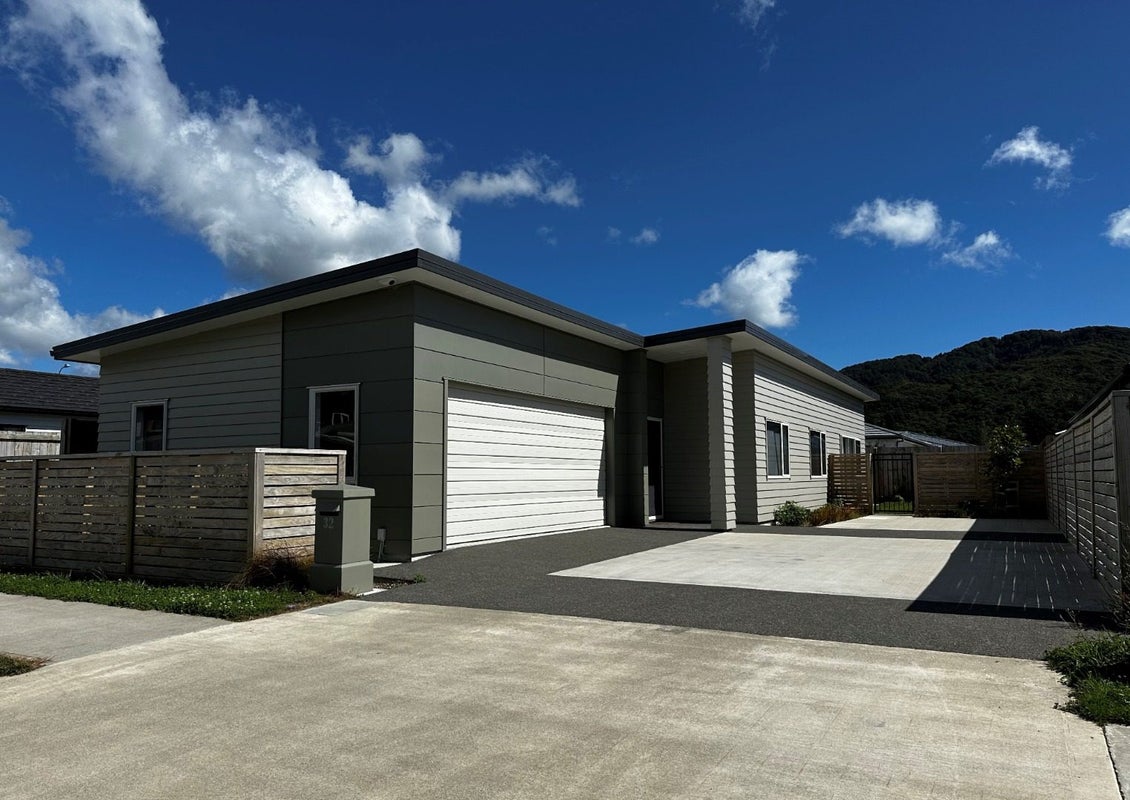 32 Grovedale Square, Wainuiomata, Lower Hutt - Carousel 1