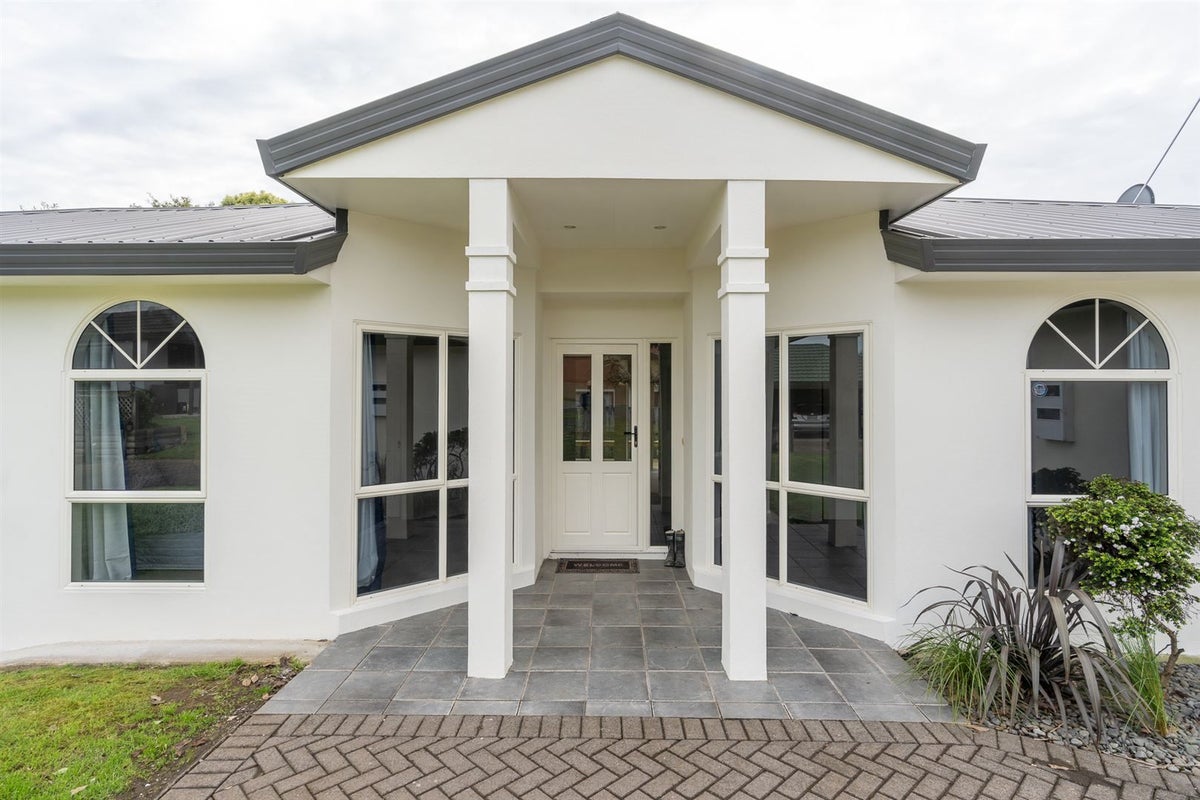 14 Ben Lomond Place, Nawton, Hamilton - Carousel 1