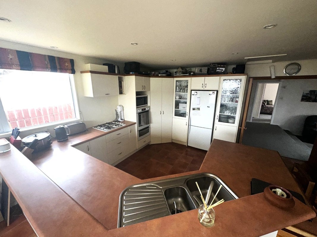 8 Alison Crescent, Renwick - Carousel 2