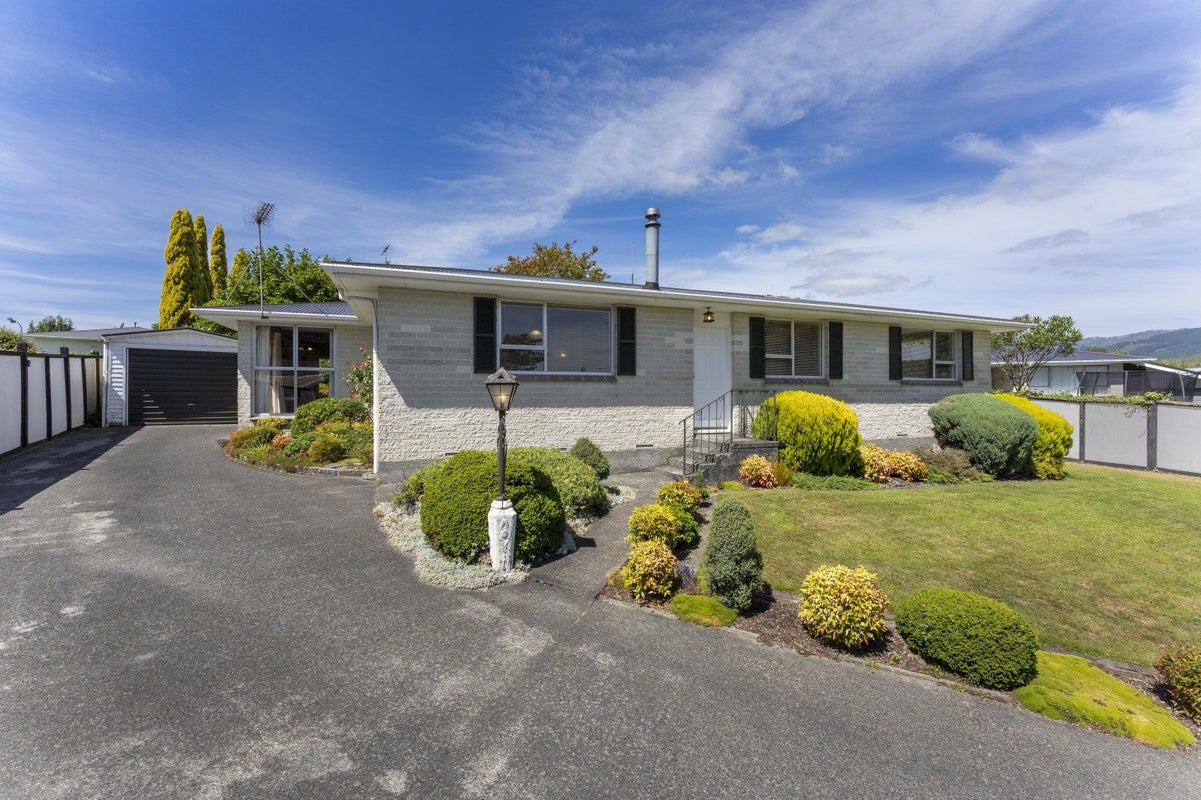 8 Nevada Grove, Totara Park, Upper Hutt - Carousel 1