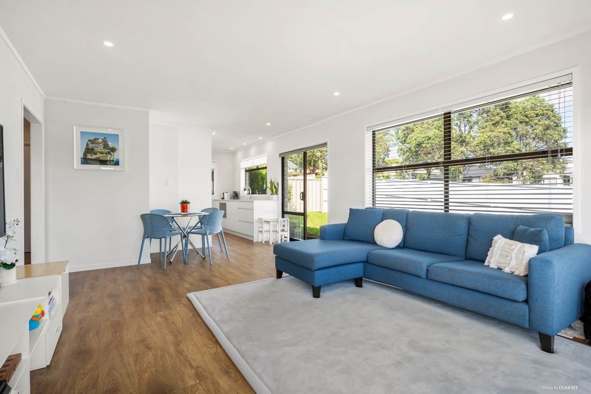 1/23 Cromdale Avenue, Highland Park, Auckland - Carousel 2