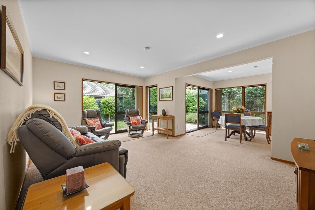 3/6 Kookaburra Place, Botany Downs, Auckland - Carousel 2