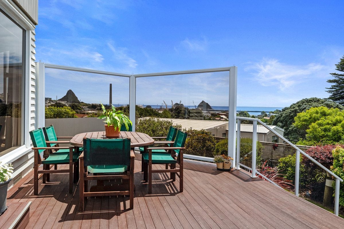 410 Devon Street West, Lynmouth, New Plymouth - Carousel 2