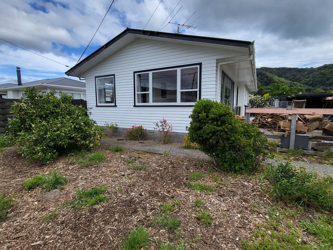 31 Karamu Crescent, Wainuiomata, Lower Hutt - Carousel 1