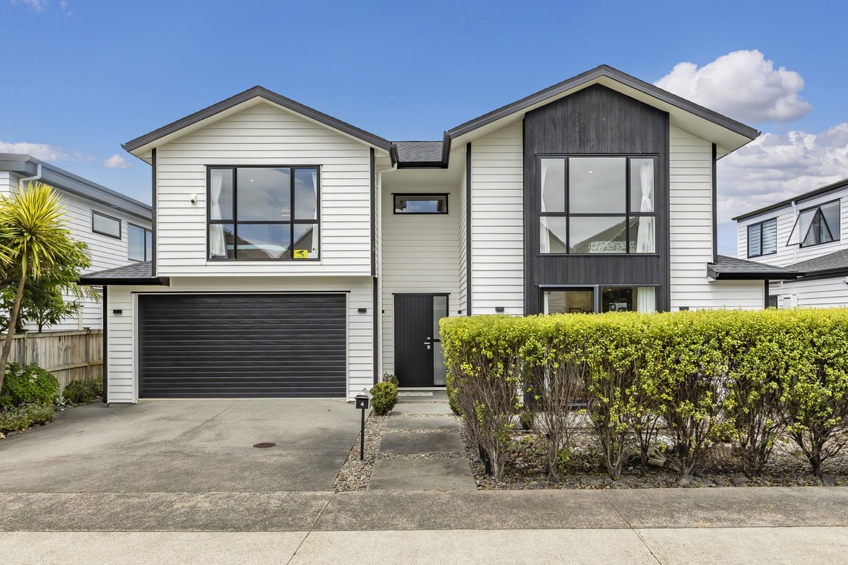 4 Irving Place, Hobsonville, Auckland - Carousel 1
