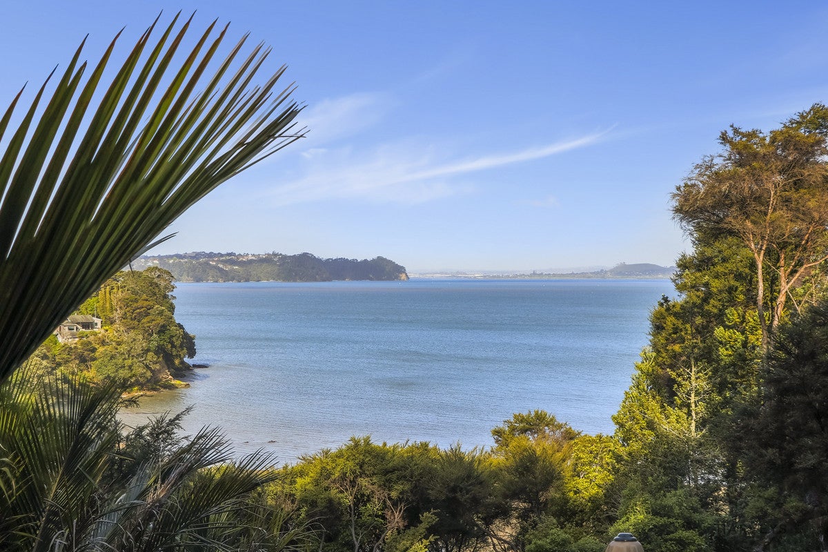19 Wood Bay Road, Titirangi, Auckland - Carousel 2