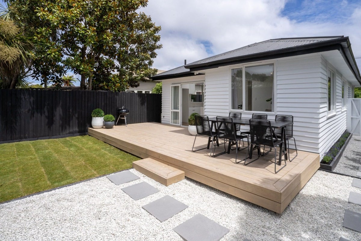 18 Dover Street, St Albans, Christchurch - Carousel 2