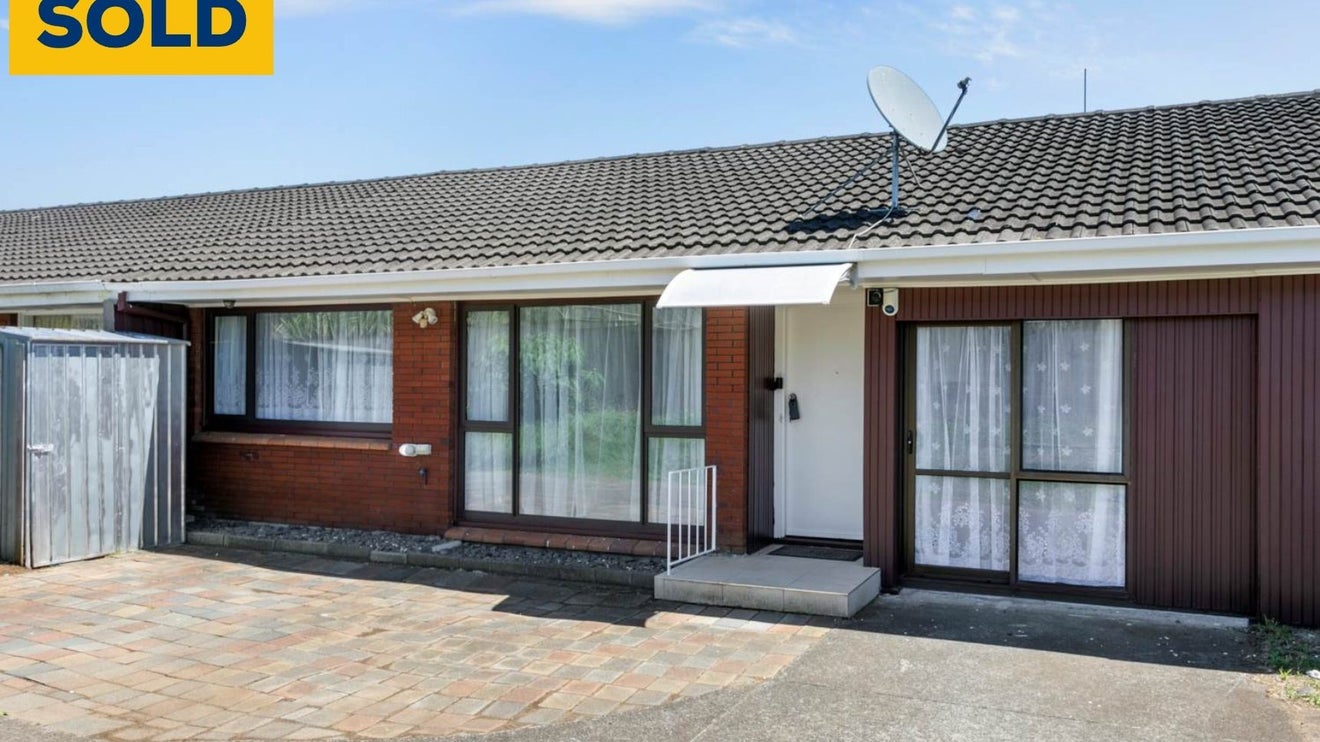 2/12 Dornwell Road, Three Kings, Auckland - Carousel 1