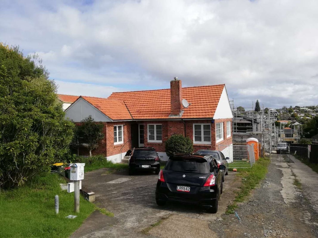 22 Dallinghoe Crescent, Milford, Auckland - Carousel 1