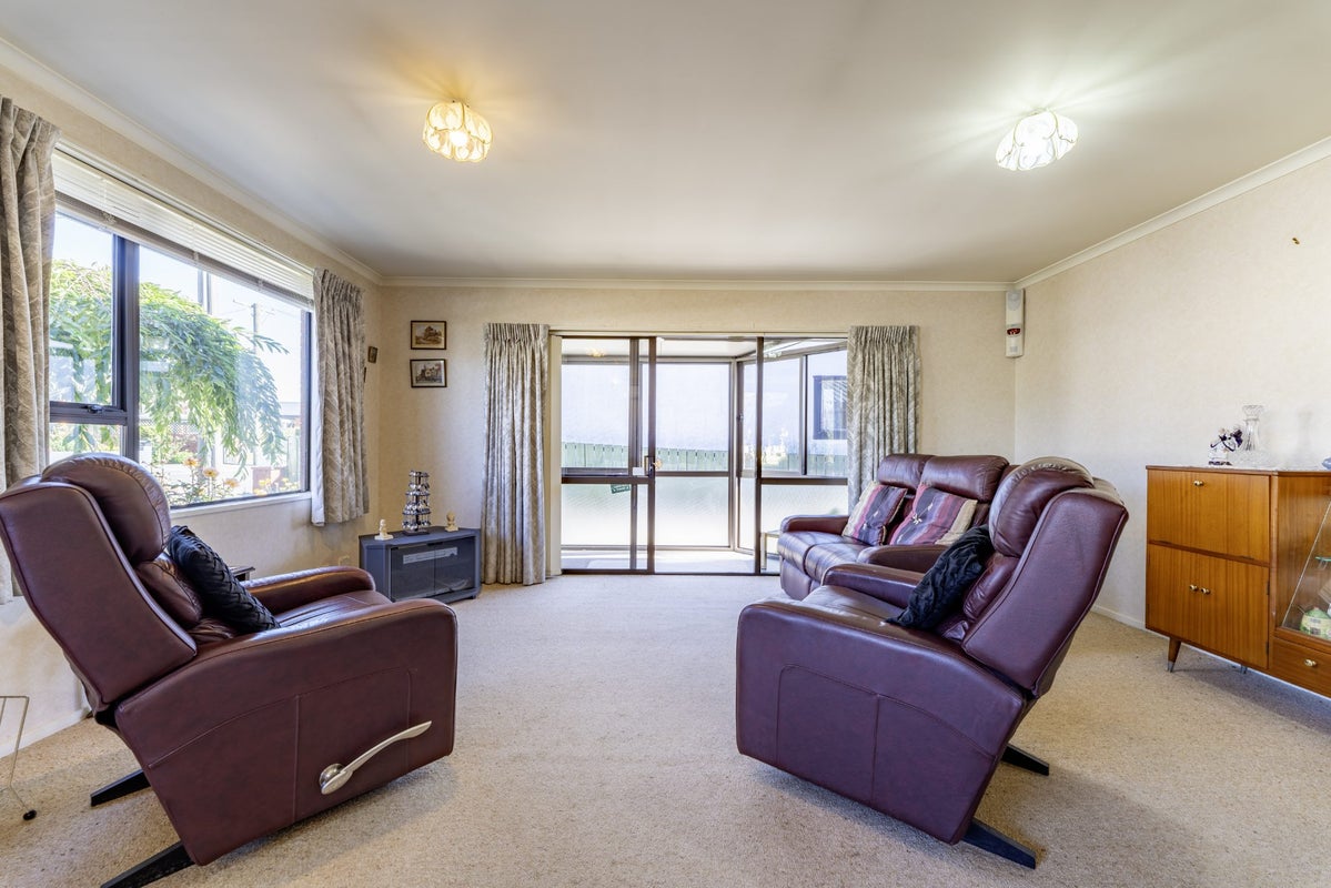 1/17 Clyde Street, Seaview, Timaru - Carousel 2