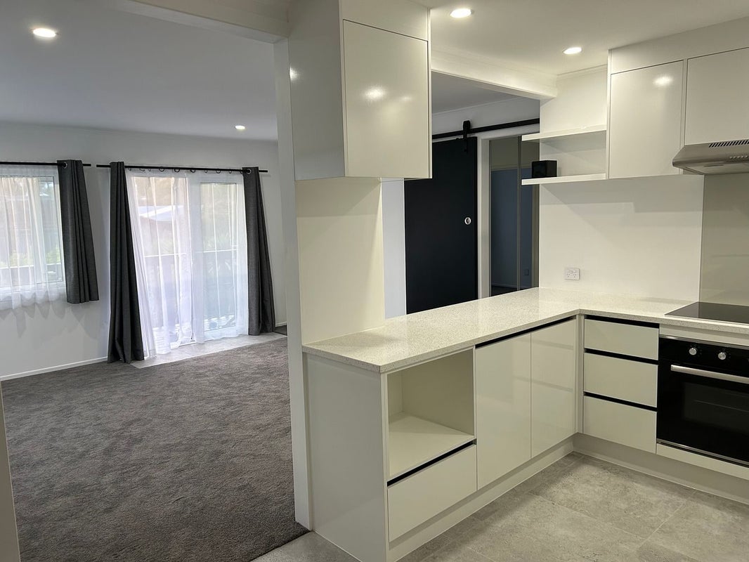 4/18 Bevyn Street, Castor Bay, Auckland - Carousel 1