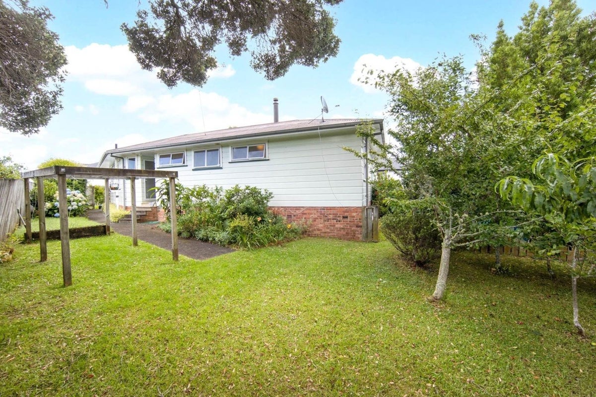 24 Tania Place, Blockhouse Bay, Auckland - Carousel 2
