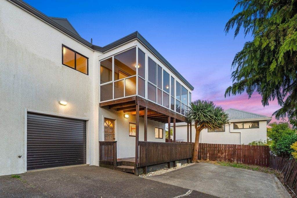 2/14 Wernham Place, Northcote, Auckland - Carousel 1