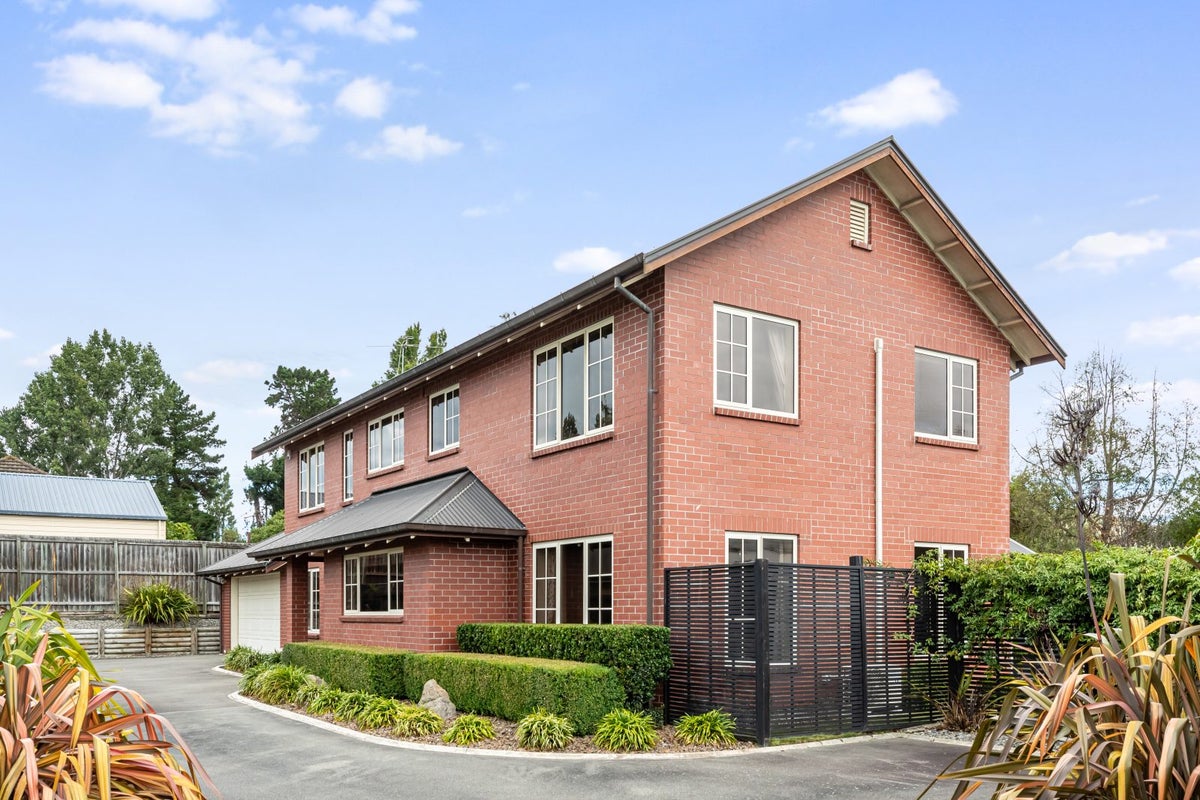 9 Strathmore Gardens, Burwood, Christchurch - Carousel 1