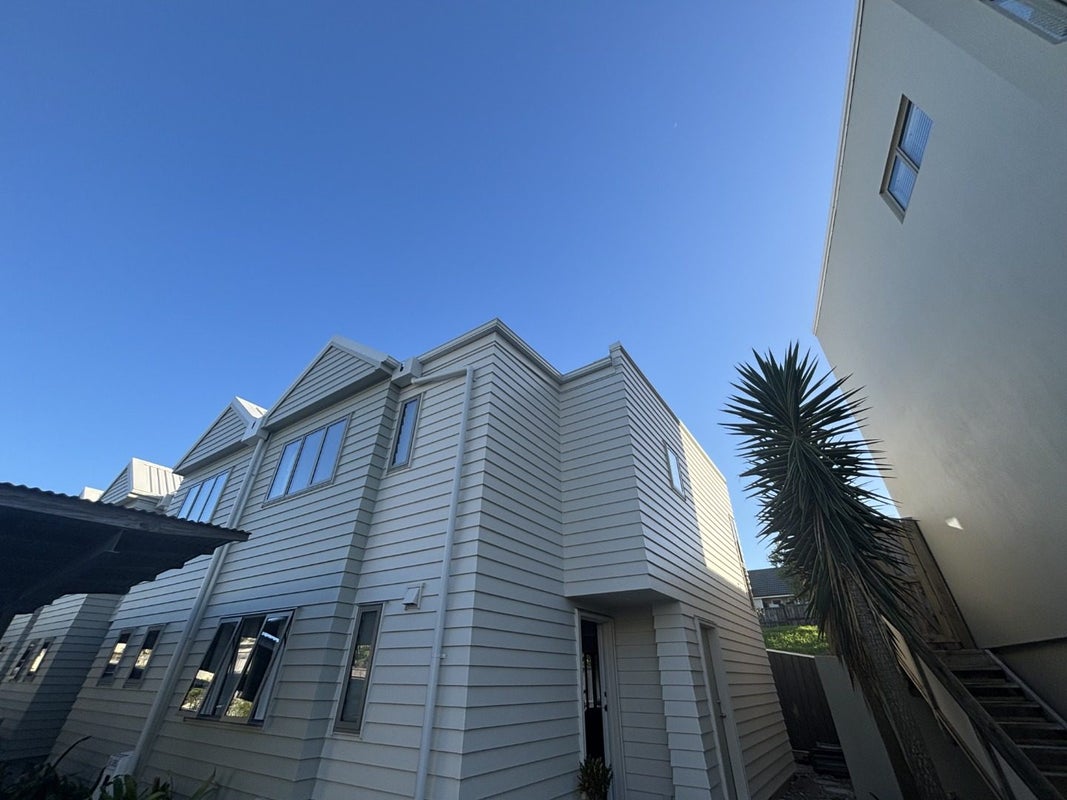 11B/21 Hunters Park Drive, Three Kings, Auckland - Carousel 1