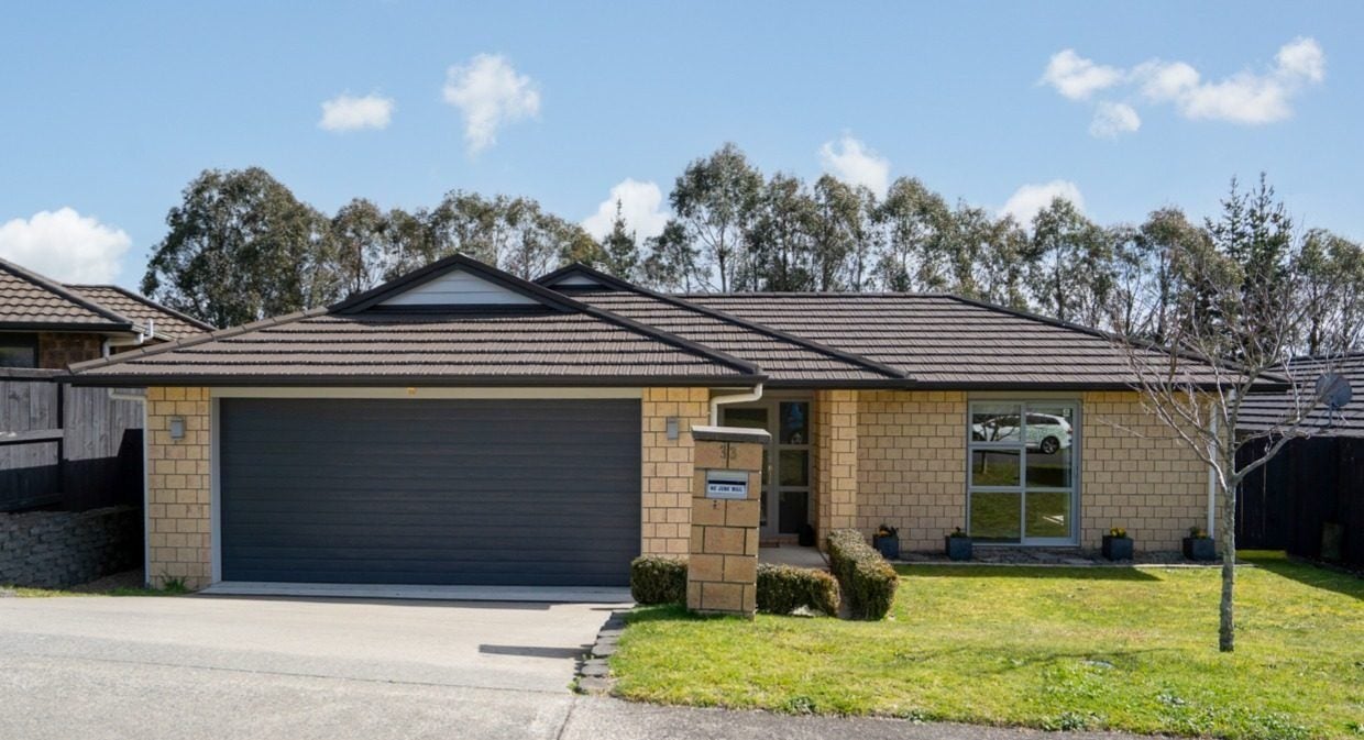 33 Alpers Ridge, Leamington, Cambridge - Carousel 1
