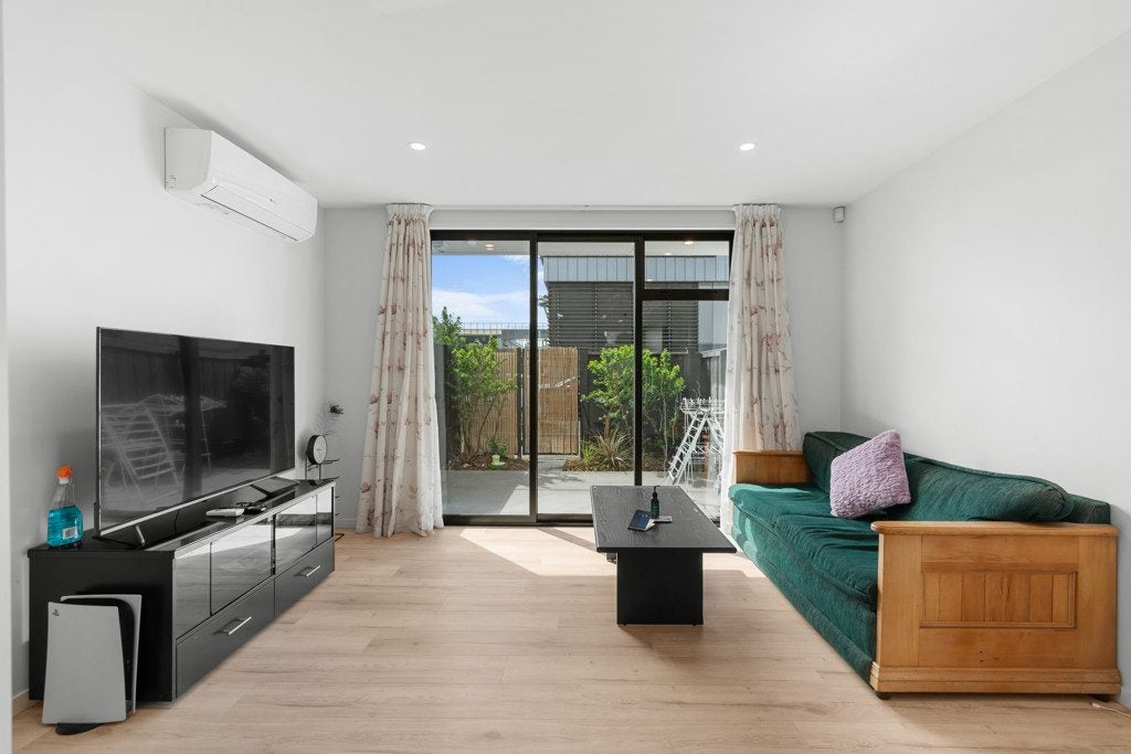 3/8 New Brighton Road, Shirley, Christchurch - Carousel 2